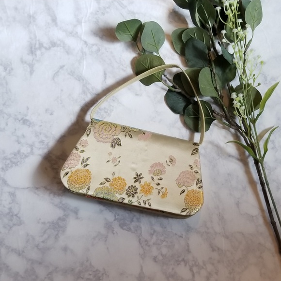Vintage Handbags - Vintage Embroidered Purse Floral Clutch Mirror Bag